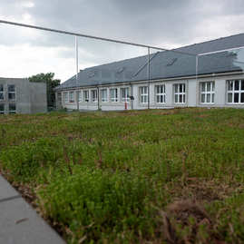 Zväčšiť fotografiu - Púchovské gymnázium s originálnym športoviskom - 20230522_TSK_201w