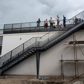 Zväčšiť fotografiu - Púchovské gymnázium s originálnym športoviskom - 20230522_TSK_208w