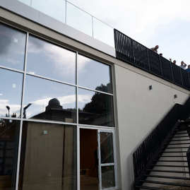 Zväčšiť fotografiu - Púchovské gymnázium s originálnym športoviskom - 20230522_TSK_209w