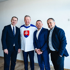 Zväčšiť fotografiu - Regionálna hokejová akadémia v trenčíne ponesie meno richarda pavlikovského