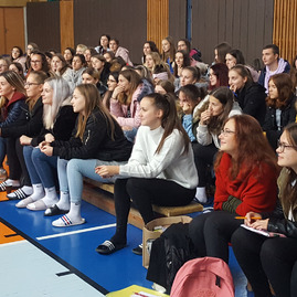Zväčšiť fotografiu - Riaditeľky župných stredných škôl sú súčasťou programu komenského inštitútu - OA PB