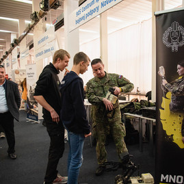 Zväčšiť fotografiu - Robotika nie je tabu ani pre dievčatá - TSK_TRD_2023_mini-38