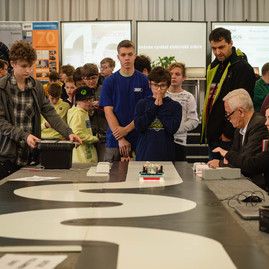 Zväčšiť fotografiu - Robotika nie je tabu ani pre dievčatá - TSK_TRD_2023_mini-53
