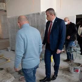 Zväčšiť fotografiu - Rozsiahla rekonštrukcia župnej školy za viac ako milión eur napreduje - 20220302_118w