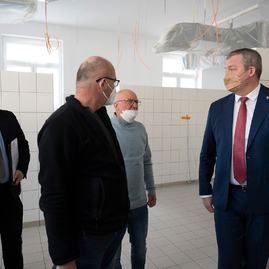 Zväčšiť fotografiu - Rozsiahla rekonštrukcia župnej školy za viac ako milión eur napreduje - 20220302_120w
