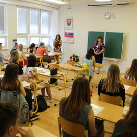 S posledným zvonením a vysvedčením v rukách sa školáci rozbehli v ústrety letným prázdninám - IMG_7599
