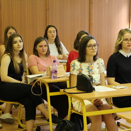S posledným zvonením a vysvedčením v rukách sa školáci rozbehli v ústrety letným prázdninám - IMG_7604