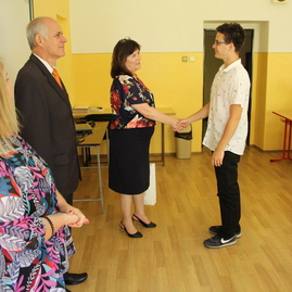 S posledným zvonením a vysvedčením v rukách sa školáci rozbehli v ústrety letným prázdninám - IMG_7718