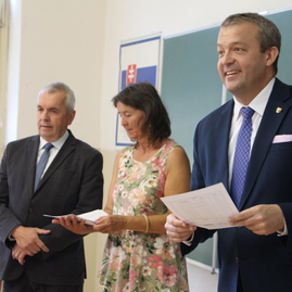 S vysvedčeniami v rukách sa študenti župných stredných škôl vydali na dvojmesačné prázdniny - IMG_6901