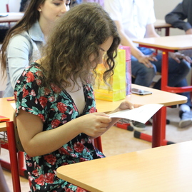 S vysvedčeniami v rukách sa študenti župných stredných škôl vydali na dvojmesačné prázdniny - IMG_6973