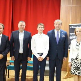 S vysvedčeniami v rukách sa študenti župných stredných škôl vydali na dvojmesačné prázdniny - IMG_7143