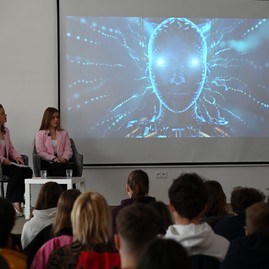 Zväčšiť fotografiu - Škola podporuje študentov k efektívnemu, no i kritickému využívaniu umelej inteligencie