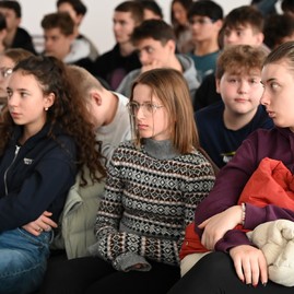 Zväčšiť fotografiu - Škola podporuje študentov k efektívnemu, no i kritickému využívaniu umelej inteligencie