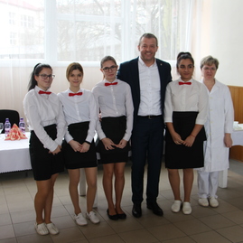 Školské učebne prepojila s dielňami nová spojovacia chodba - IMG_0064