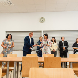 Zväčšiť fotografiu - Školský rok otvorili vo vynovených školách - TSK_Partizánske_GYM_SOŠ (45 of 73)