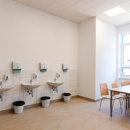 Zväčšiť fotografiu - Školský rok otvorili vo vynovených školách - TSK_Partizánske_GYM_SOŠ (71 of 73)