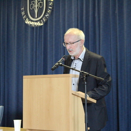 Skúšku dospelosti úspešne zložilo 168 maturantov z gymnázia ľ. štúra v trenčíne. maturitné vysvedčenie si slávnostne prevzali na pôde trenčianskej univerzity - IMG_9166