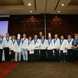 Slovenskí kuchári a cukrári ocenili pedagógov púchovskej soš obchodu a služieb najvyšším vyznamenaním. ocenenia sa rozdávali po prvýkrát. - 1