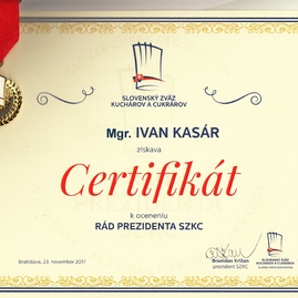 Slovenskí kuchári a cukrári ocenili pedagógov púchovskej soš obchodu a služieb najvyšším vyznamenaním. ocenenia sa rozdávali po prvýkrát. - Mgr. Kasár