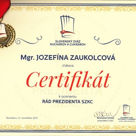 Slovenskí kuchári a cukrári ocenili pedagógov púchovskej soš obchodu a služieb najvyšším vyznamenaním. ocenenia sa rozdávali po prvýkrát. - Mgr. Zaukolcová