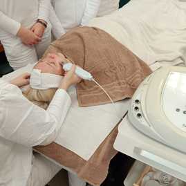 Zväčšiť fotografiu - Služby kaderníckeho salónu na jilemáku sa rozšírili o diagnostiku vlasov