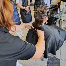 Zväčšiť fotografiu - Služby kaderníckeho salónu na jilemáku sa rozšírili o diagnostiku vlasov