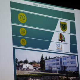 Soš handlová oslávila okrúhle jubileum, k narodeninám jej prišiel zagratulovať aj trenčiansky župan - IMG_7143