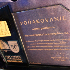 Soš handlová oslávila okrúhle jubileum, k narodeninám jej prišiel zagratulovať aj trenčiansky župan - IMG_7147