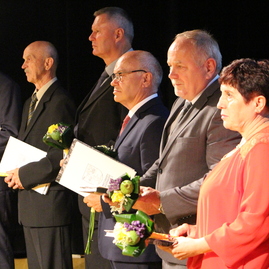 Soš handlová oslávila okrúhle jubileum, k narodeninám jej prišiel zagratulovať aj trenčiansky župan - IMG_7195