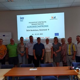 Zväčšiť fotografiu - Soš pruské úspešne ukončila projekt, jeho výsledkom je vzdelávací materiál - všetci