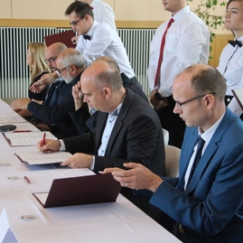 Soš strojnícka v bánovciach nad bebravou sa pýši moderným robotizovaným pracoviskom - IMG_7700