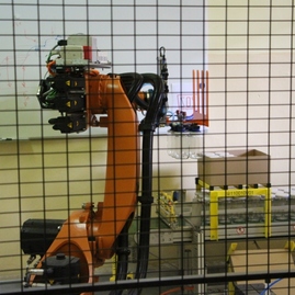 Soš strojnícka v bánovciach nad bebravou sa pýši moderným robotizovaným pracoviskom - IMG_7796