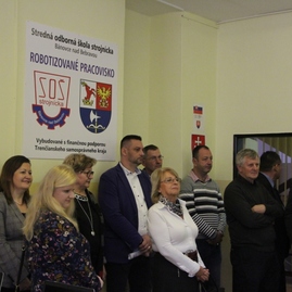 Soš strojnícka v bánovciach nad bebravou sa pýši moderným robotizovaným pracoviskom - IMG_7802