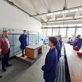 Zväčšiť fotografiu - Soš strojnícka v považskej bystrici s veľkými investíciami - 20210907_104254