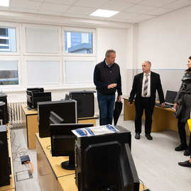 Zväčšiť fotografiu - Soš v starej turej je centrom odborného vzdelávania a prípravy (covp) pre informačné a komunikačné technológie - 20220919_TSK_249w