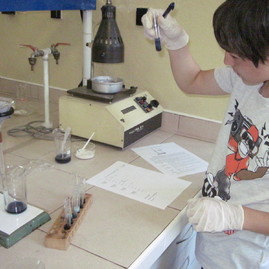 Spojená škola v novákoch opäť sprístupnila laboratóriá pre malých chemikov - IMG_3733