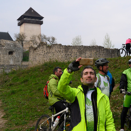 Spoločným výjazdom na trenčiansky hrad odštartoval 4. ročník vrchárskej koruny trenčianska, po prvýkrát aj pre ľudí s hendikepom - 20190410_VKT_TN_HRAD_foto_Radovan_Stoklasa_014w