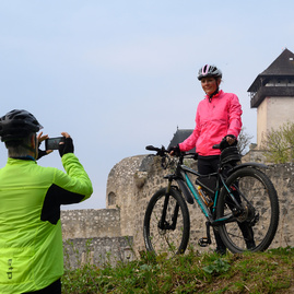 Spoločným výjazdom na trenčiansky hrad odštartoval 4. ročník vrchárskej koruny trenčianska, po prvýkrát aj pre ľudí s hendikepom - 20190410_VKT_TN_HRAD_foto_Radovan_Stoklasa_016w