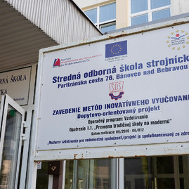 Zväčšiť fotografiu - Stavebné práce pokračujú aj na soš strojníckej v bánovciach nad bebravou - 20210908_TSK__001w