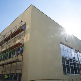 Zväčšiť fotografiu - Stavebné práce pokračujú aj na soš strojníckej v bánovciach nad bebravou - 20210908_TSK__020w