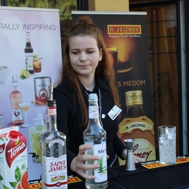 Stredná odborná škola obchodu a služieb púchov hostila štvrtý ročník súťaže trendy barový čašník - IMG_7037