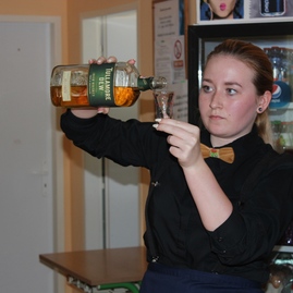 Stredná odborná škola obchodu a služieb púchov hostila štvrtý ročník súťaže trendy barový čašník - IMG_7050