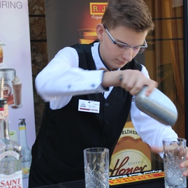 Stredná odborná škola obchodu a služieb púchov hostila štvrtý ročník súťaže trendy barový čašník - IMG_7066