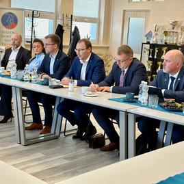 Zväčšiť fotografiu - Stredná športová škola v trenčíne hostila stretnutie o budúcnosti univerzitného hokeja