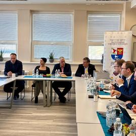 Zväčšiť fotografiu - Stredná športová škola v trenčíne hostila stretnutie o budúcnosti univerzitného hokeja