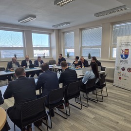 Zväčšiť fotografiu - Stredná športová škola v trenčíne hostila stretnutie o budúcnosti univerzitného hokeja