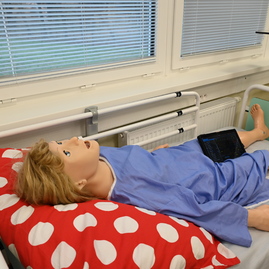 Zväčšiť fotografiu - Stredná zdravotnícka škola v prievidzi pripravuje žiakov na reálnu prax s pomocou moderných technológií