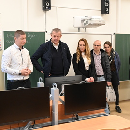 Zväčšiť fotografiu - Stredná zdravotnícka škola v prievidzi pripravuje žiakov na reálnu prax s pomocou moderných technológií