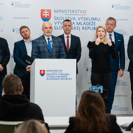 Zväčšiť fotografiu - Stredné školstvo potrebuje zásadnú modernizáciu - TK_k optimalizacii -6
