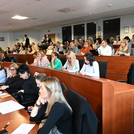 Zväčšiť fotografiu - Stredoškolák hostil vzácnu návštevu, na jilemáku pribudol nový výťah
